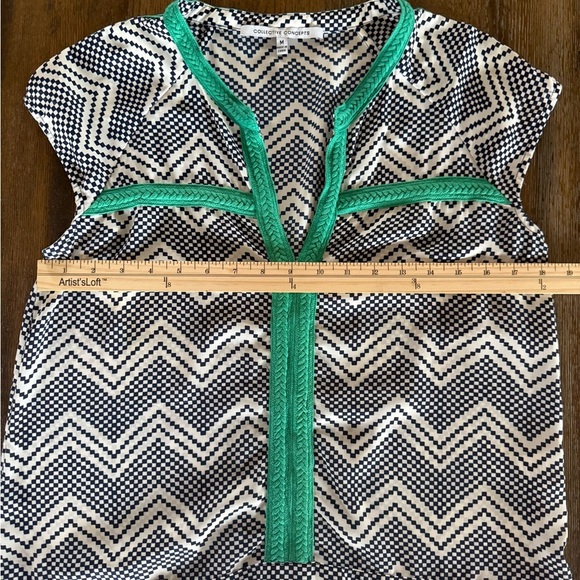 Collective Concepts Women’s Navy and Cream Chevron Top with Green Accents Size M - Picture 3 of 8
